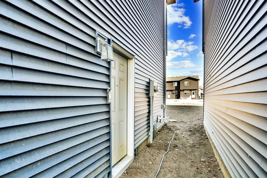 74 Corner Glen Grove NE