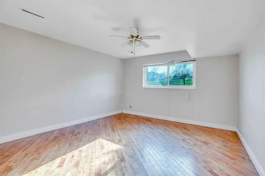 185 Cornwallis Drive NW