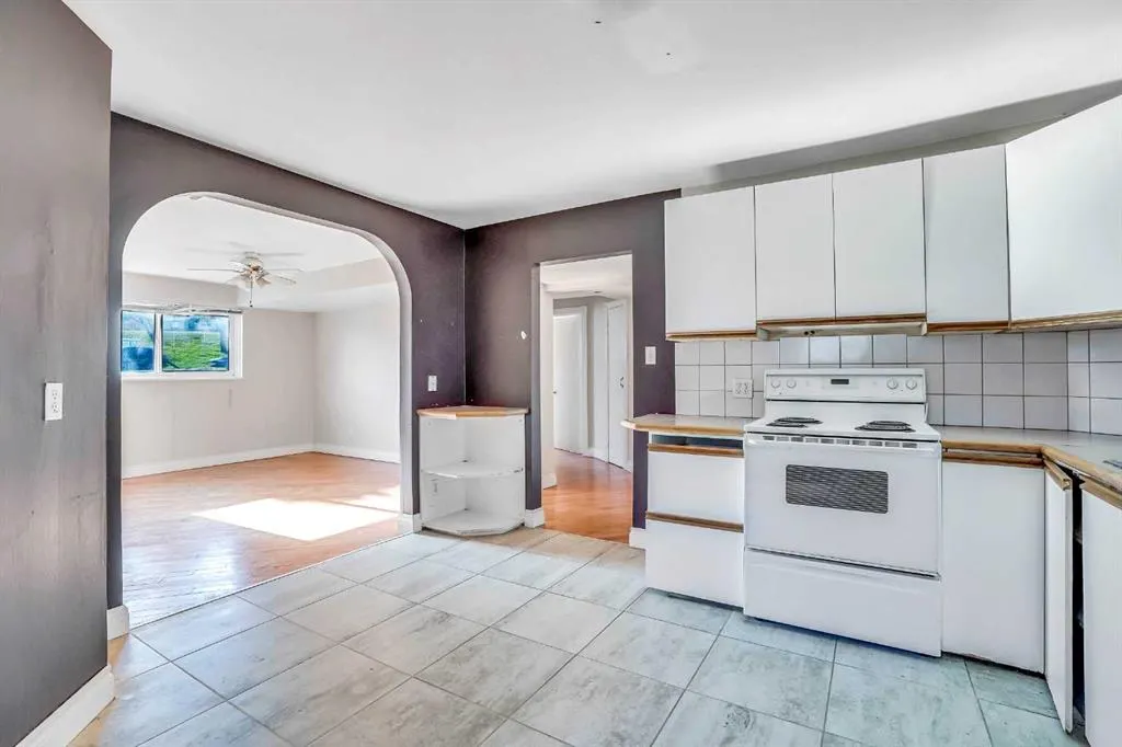 185 Cornwallis Drive NW
