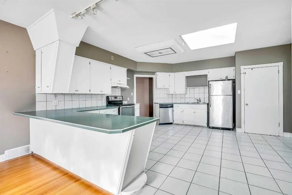 185 Cornwallis Drive NW