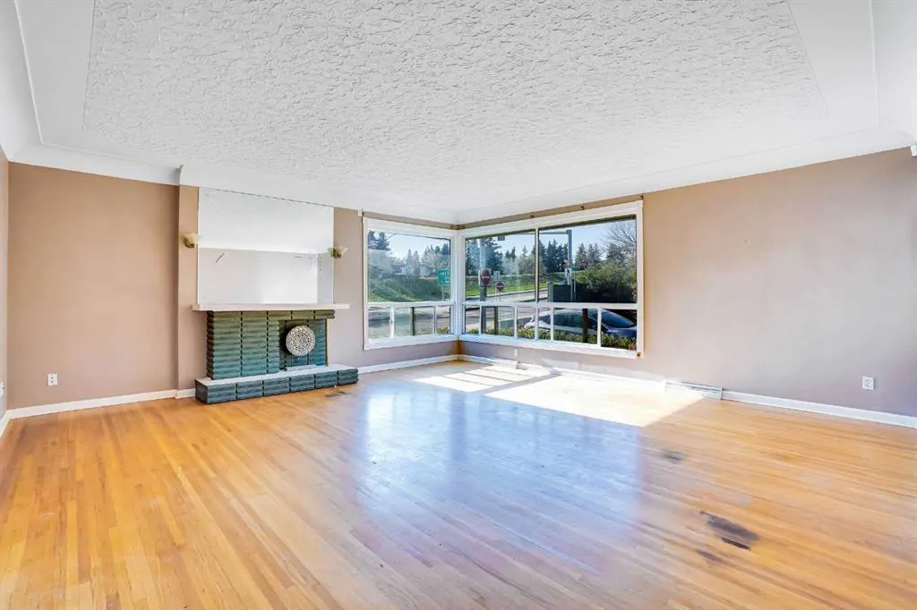 185 Cornwallis Drive NW