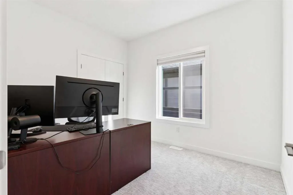 51 Midgrove Drive SW
