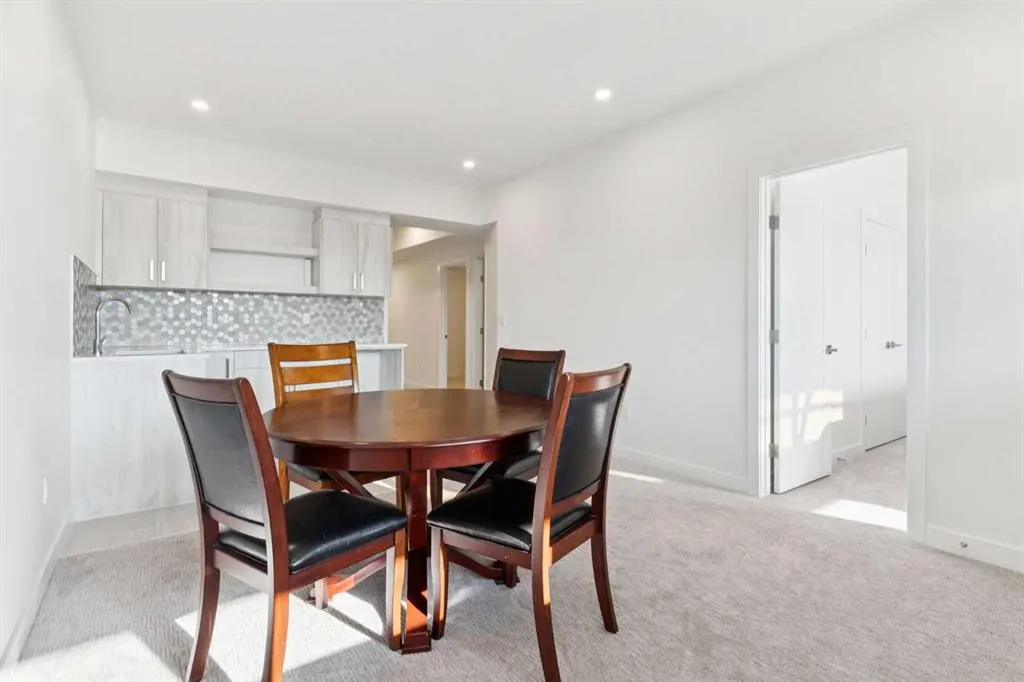 51 Midgrove Drive SW