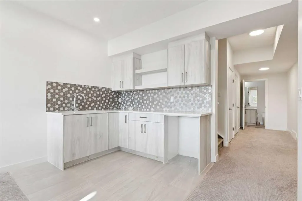 51 Midgrove Drive SW