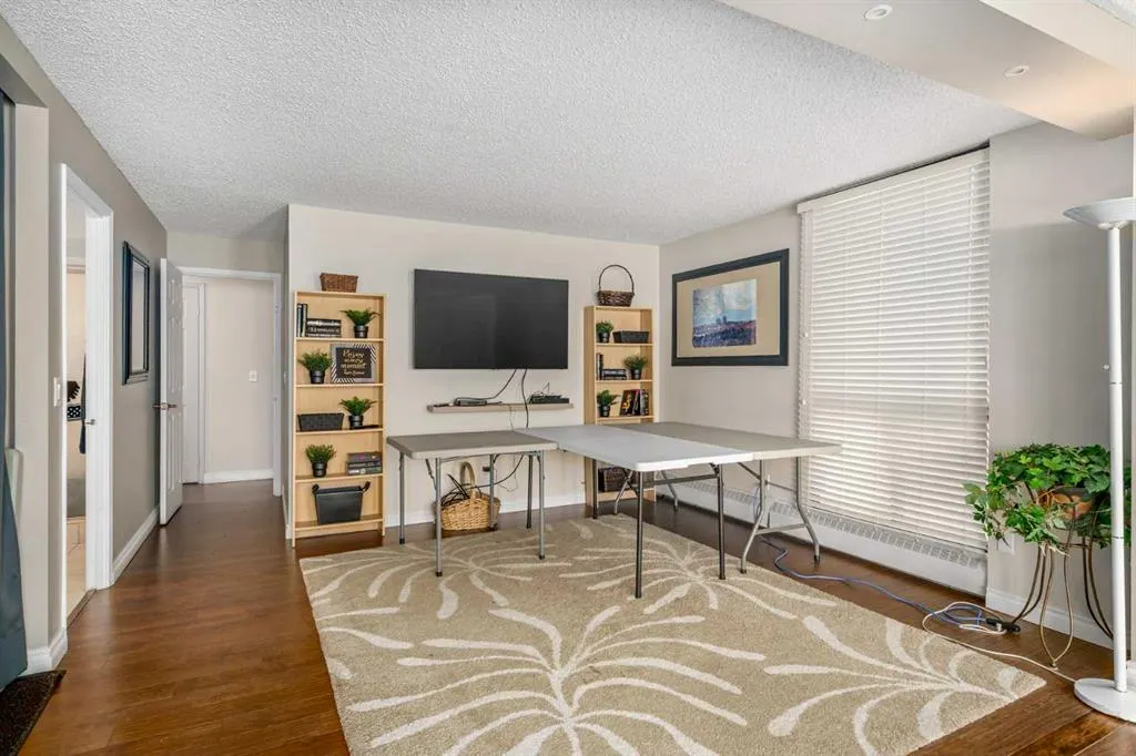 20 Coachway Road SW, #221