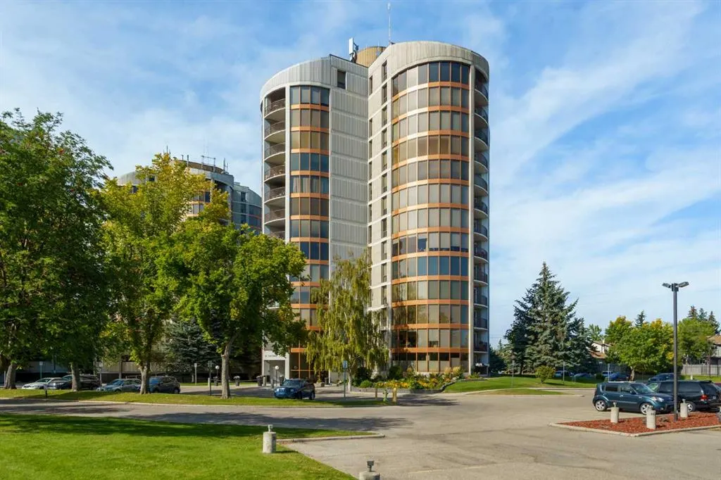 20 Coachway Road SW, #221