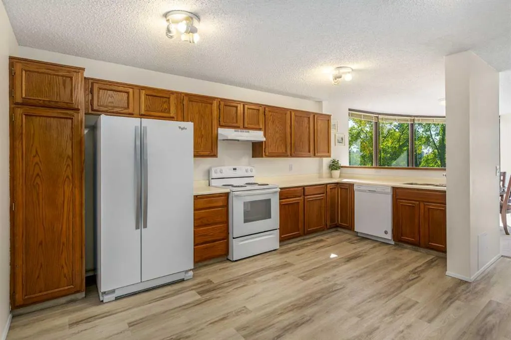 20 Coachway Road SW, #221