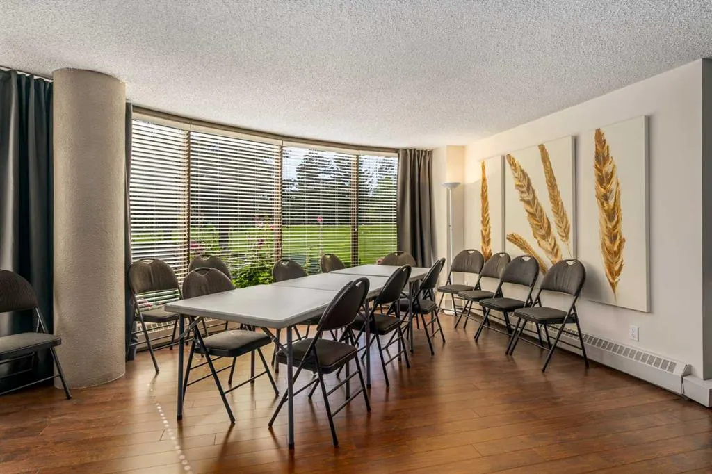 20 Coachway Road SW, #221