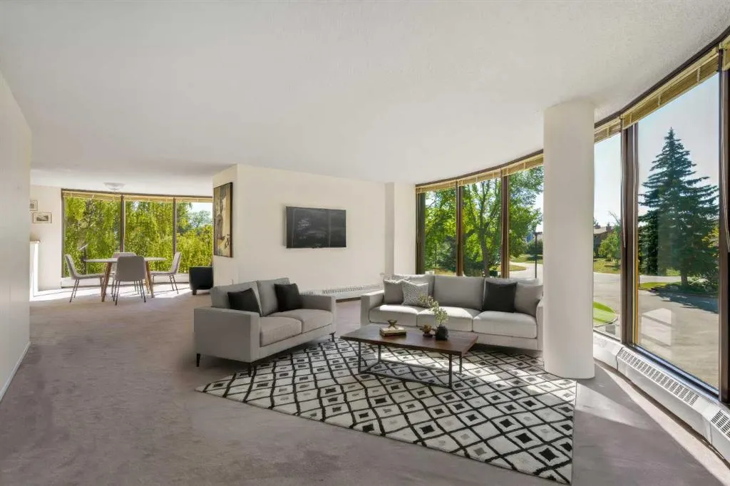 20 Coachway Road SW, #221