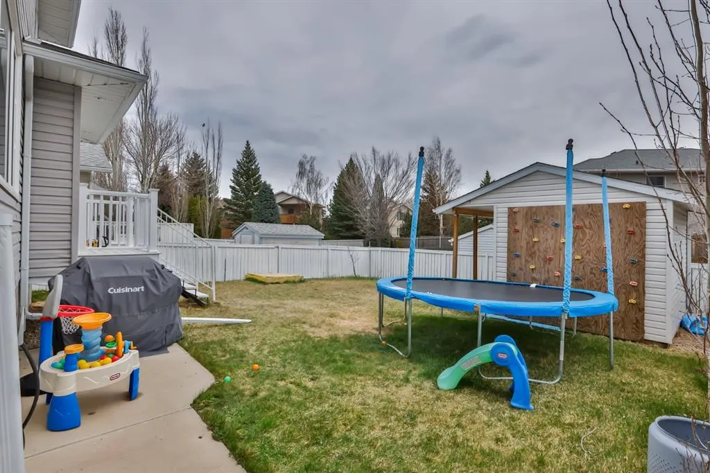 383 Fairmont Boulevard S