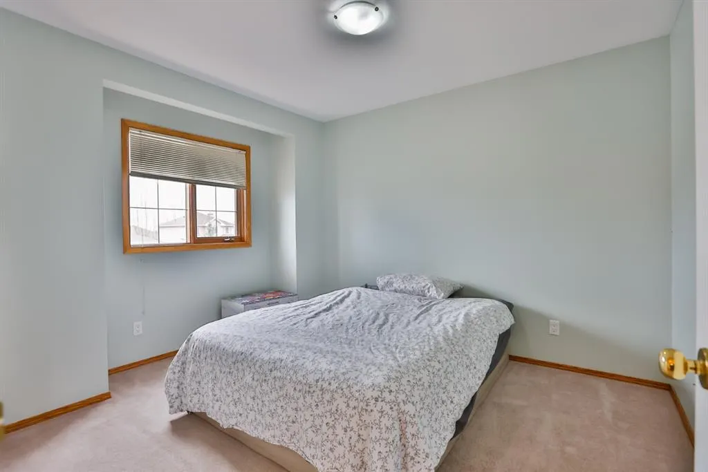 383 Fairmont Boulevard S