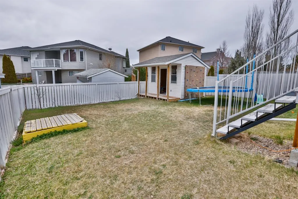383 Fairmont Boulevard S