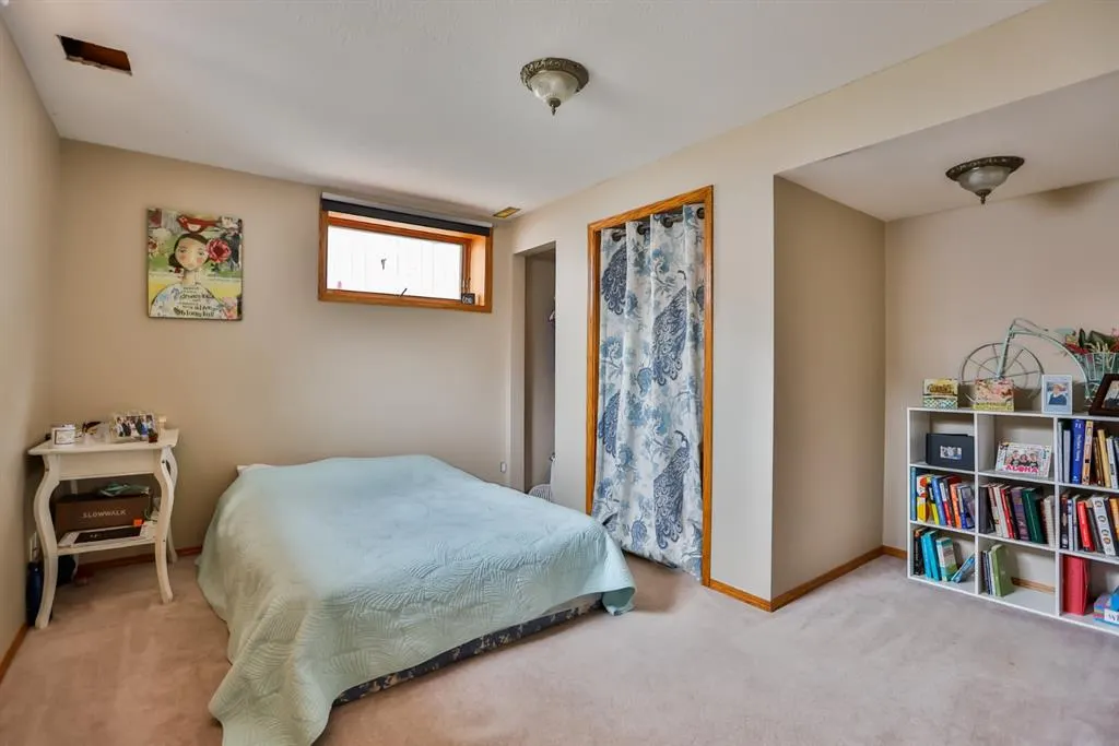 383 Fairmont Boulevard S