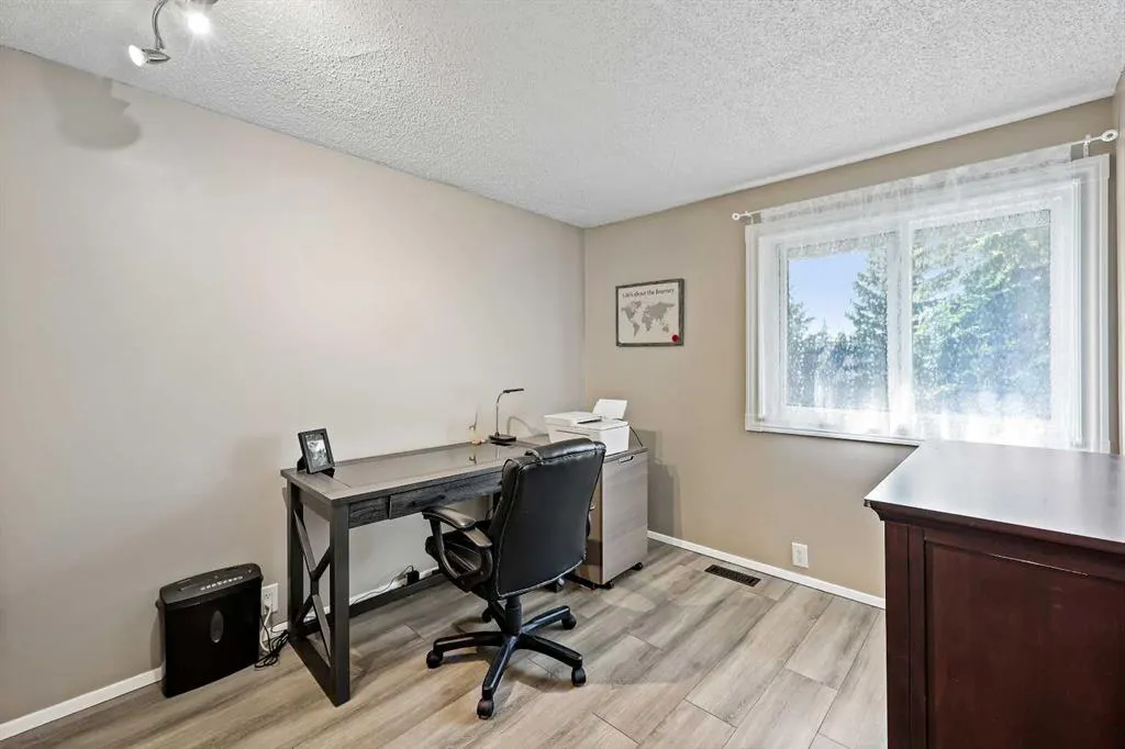 2300 Oakmoor Drive SW, #95