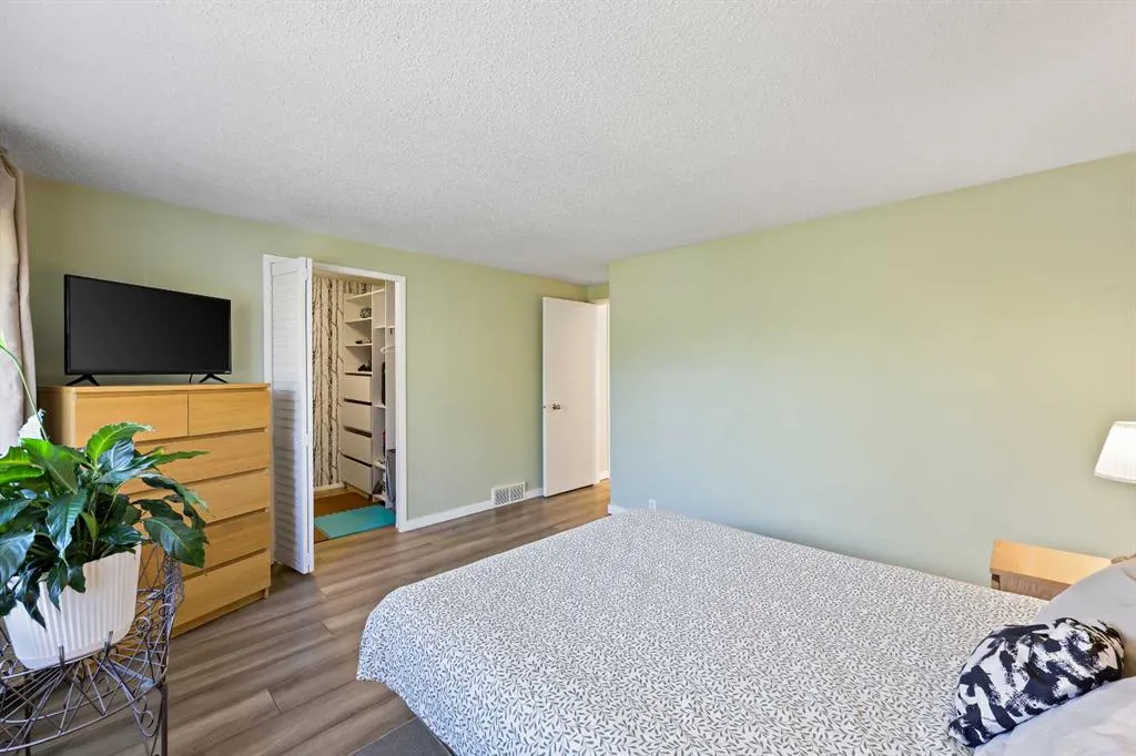 2300 Oakmoor Drive SW, #95