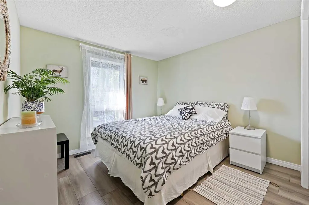 2300 Oakmoor Drive SW, #95