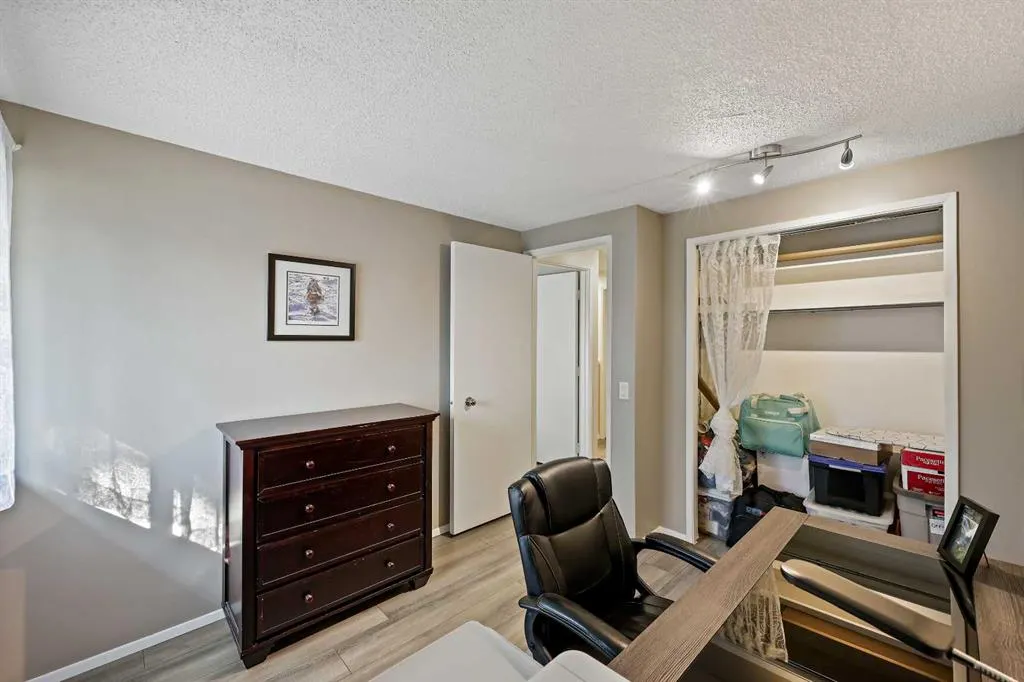 2300 Oakmoor Drive SW, #95