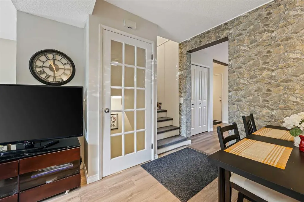 2300 Oakmoor Drive SW, #95