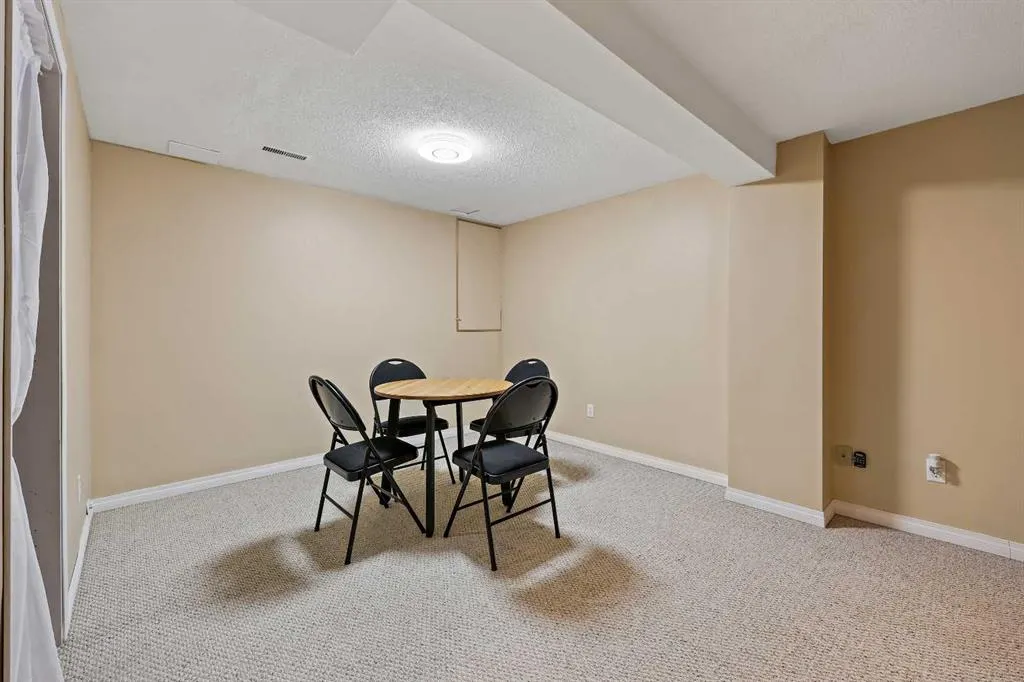2300 Oakmoor Drive SW, #95