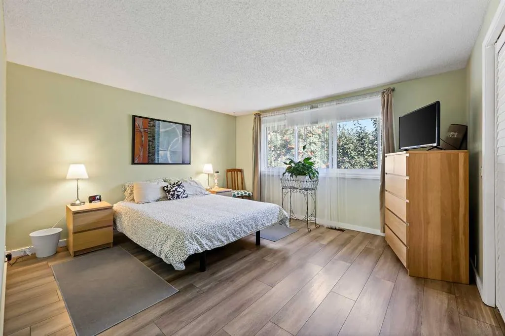 2300 Oakmoor Drive SW, #95