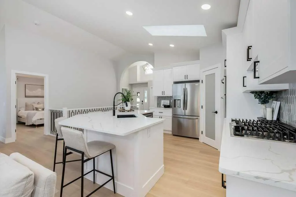 201 Thornleigh Close SE