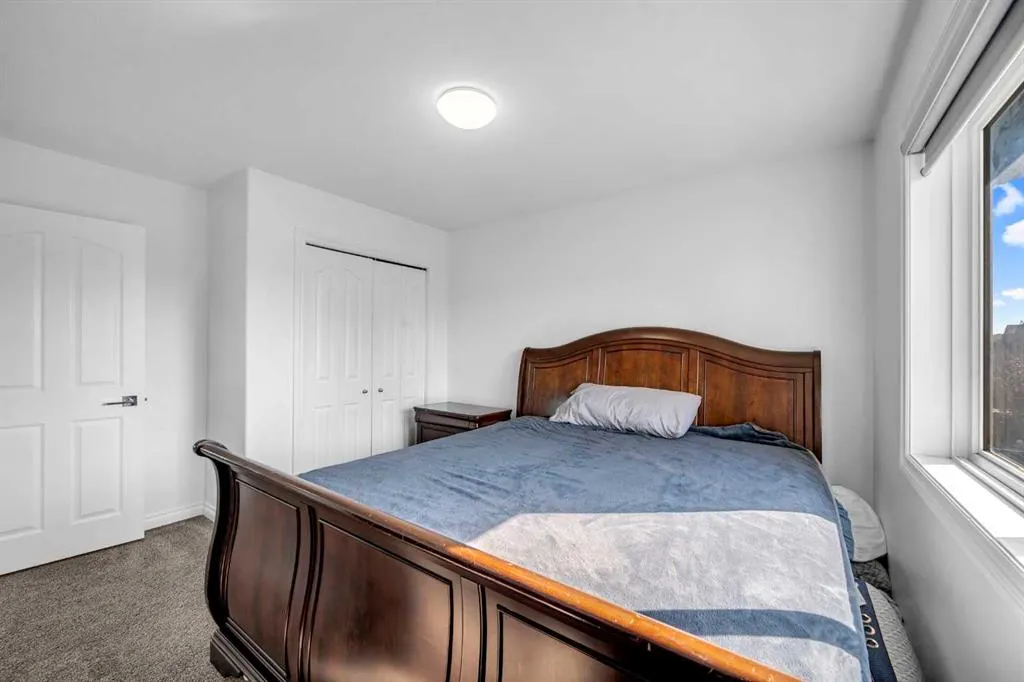 80 Canoe Square SW