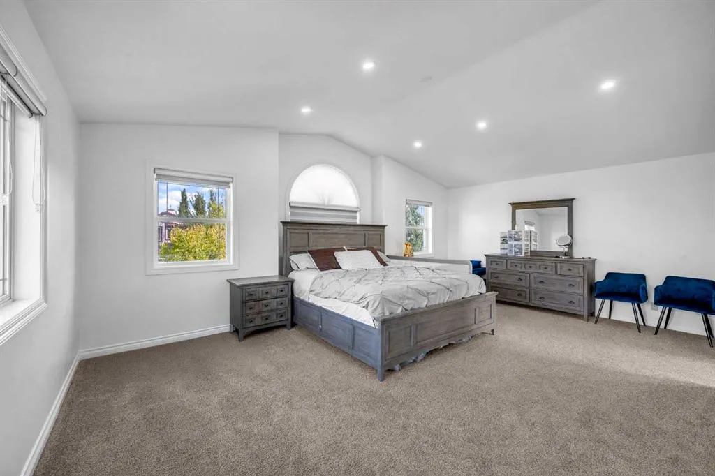 80 Canoe Square SW