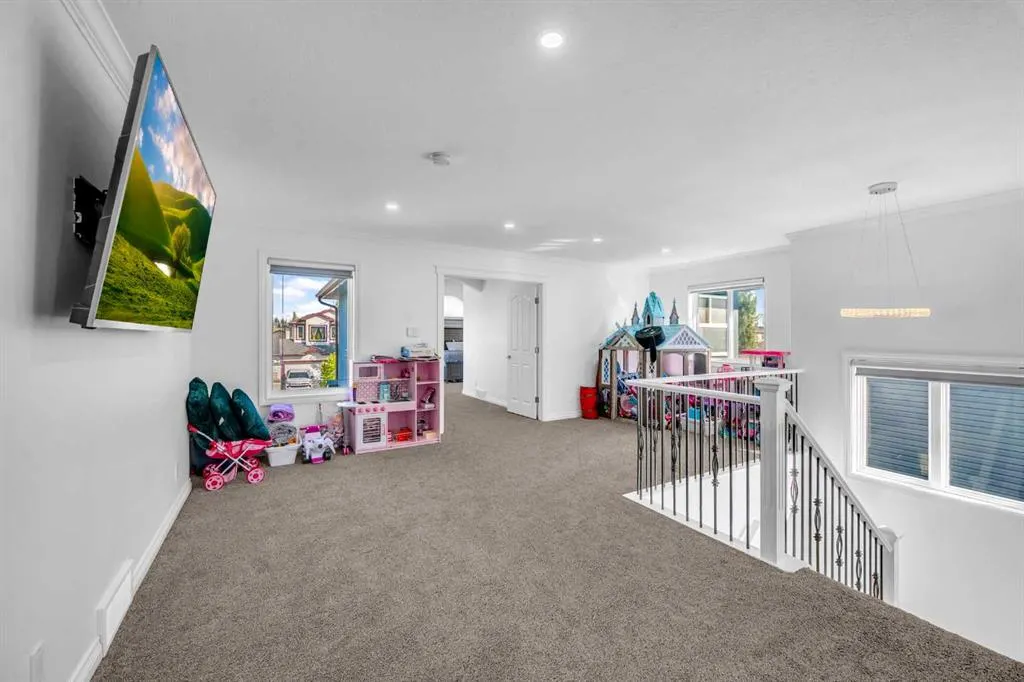 80 Canoe Square SW
