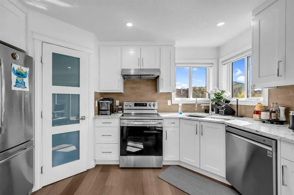 80 Canoe Square SW