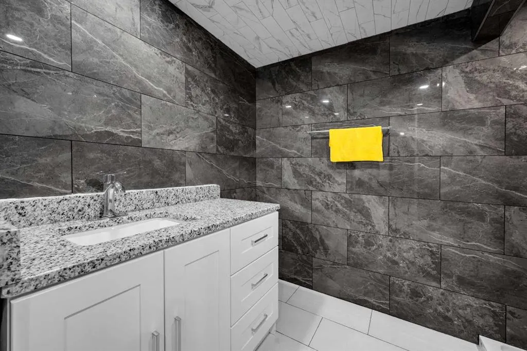 80 Canoe Square SW