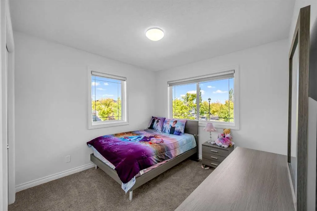 80 Canoe Square SW