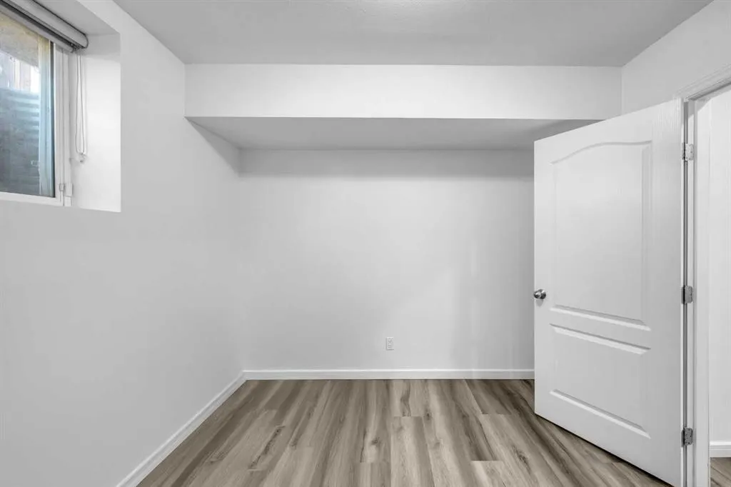 80 Canoe Square SW