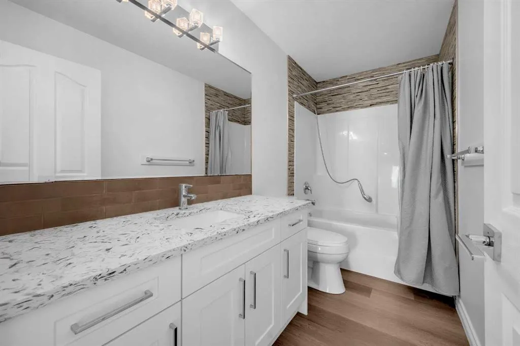 80 Canoe Square SW