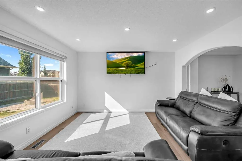 80 Canoe Square SW