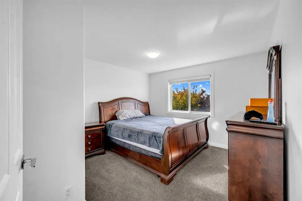80 Canoe Square SW