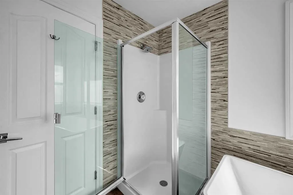 80 Canoe Square SW