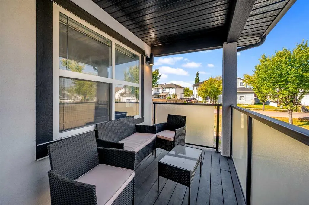 80 Canoe Square SW