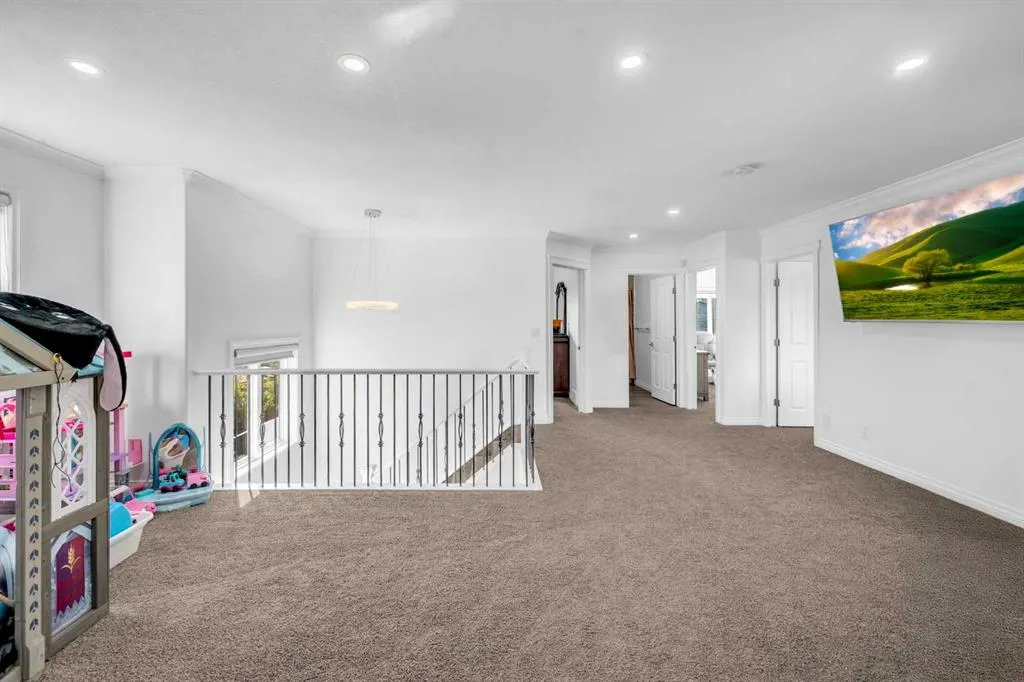 80 Canoe Square SW