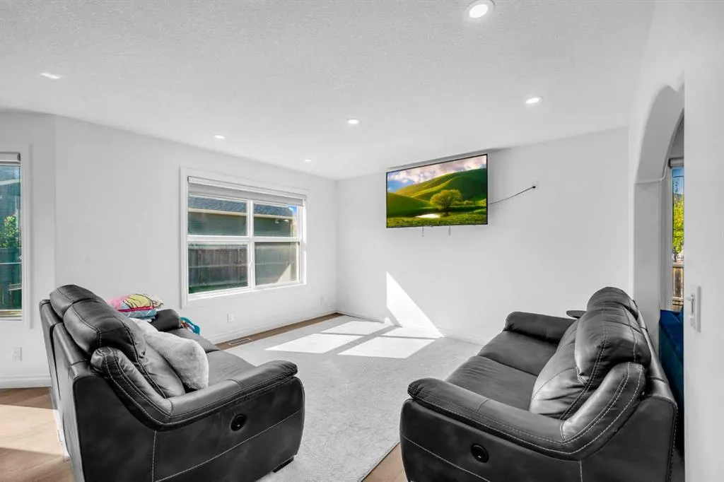 80 Canoe Square SW