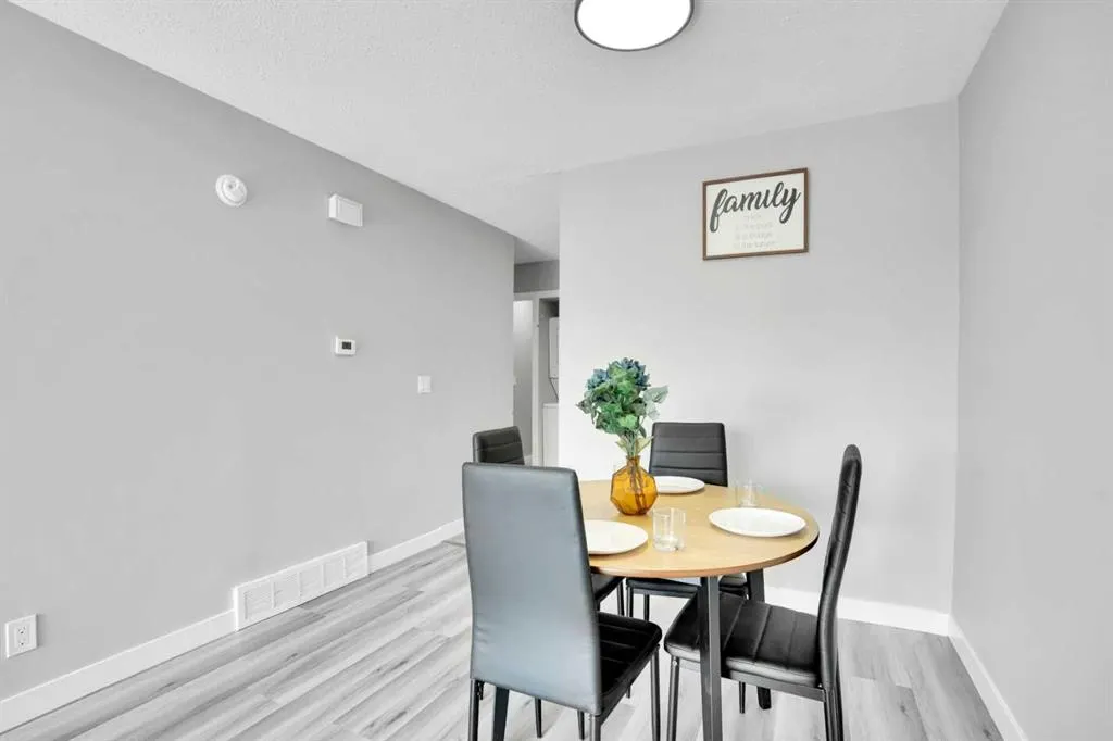 216 Templevale Road NE