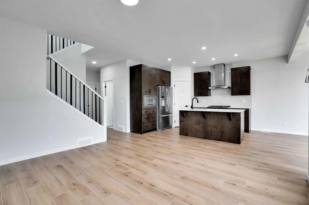 8 Corner Glen Row NE