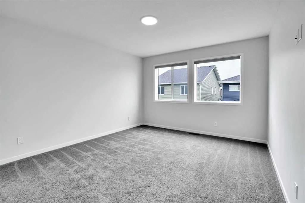 8 Corner Glen Row NE