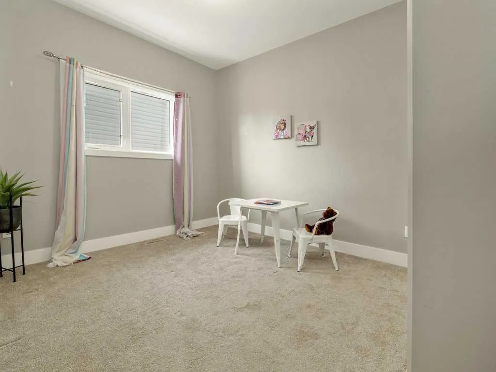 607 Parkside Green