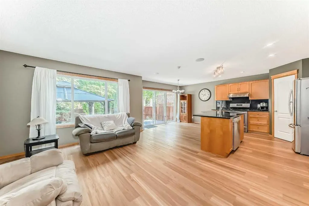 176 Cranwell Crescent SE