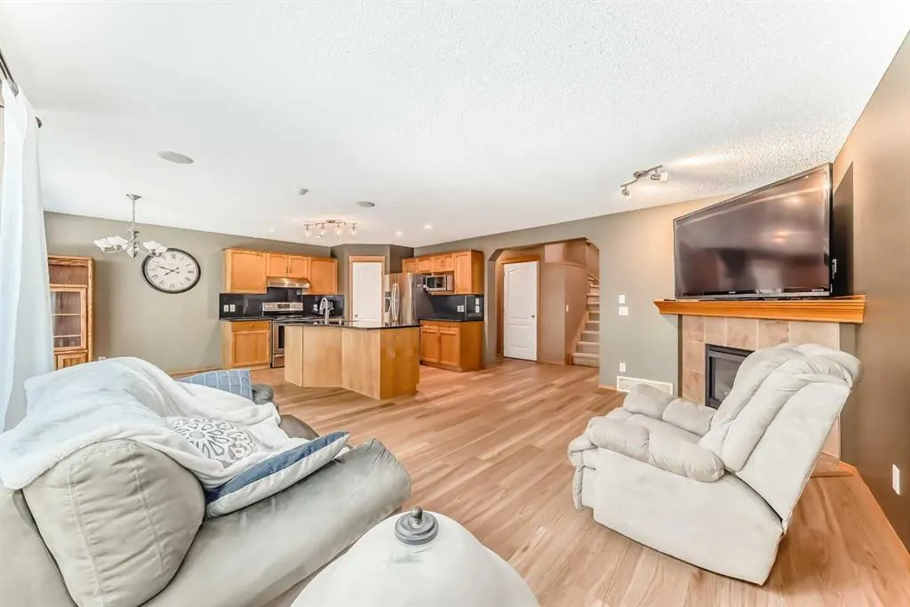 176 Cranwell Crescent SE