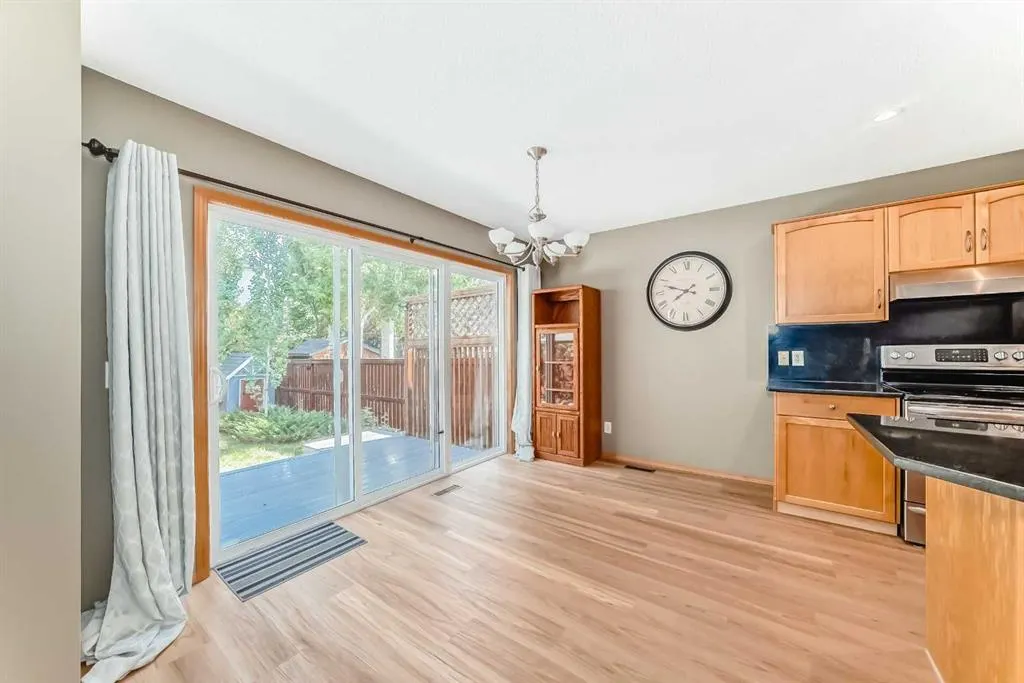 176 Cranwell Crescent SE