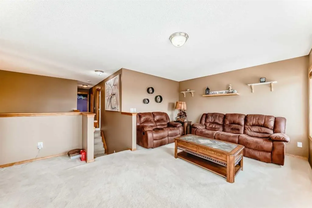 176 Cranwell Crescent SE