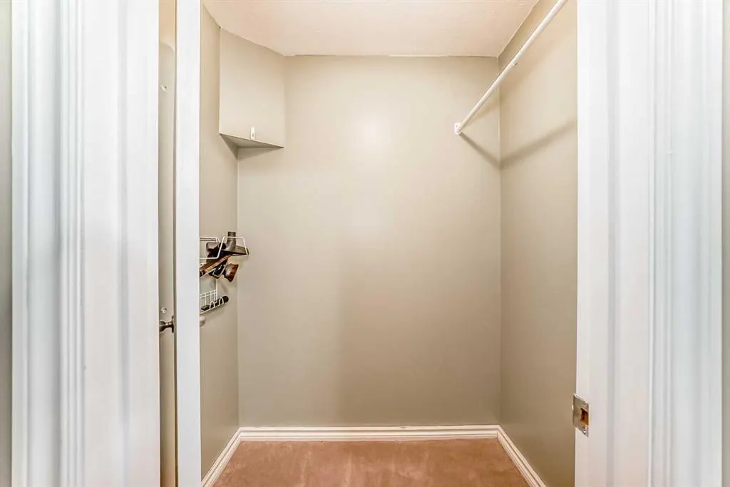 176 Cranwell Crescent SE