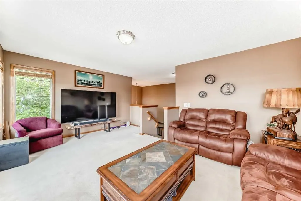 176 Cranwell Crescent SE
