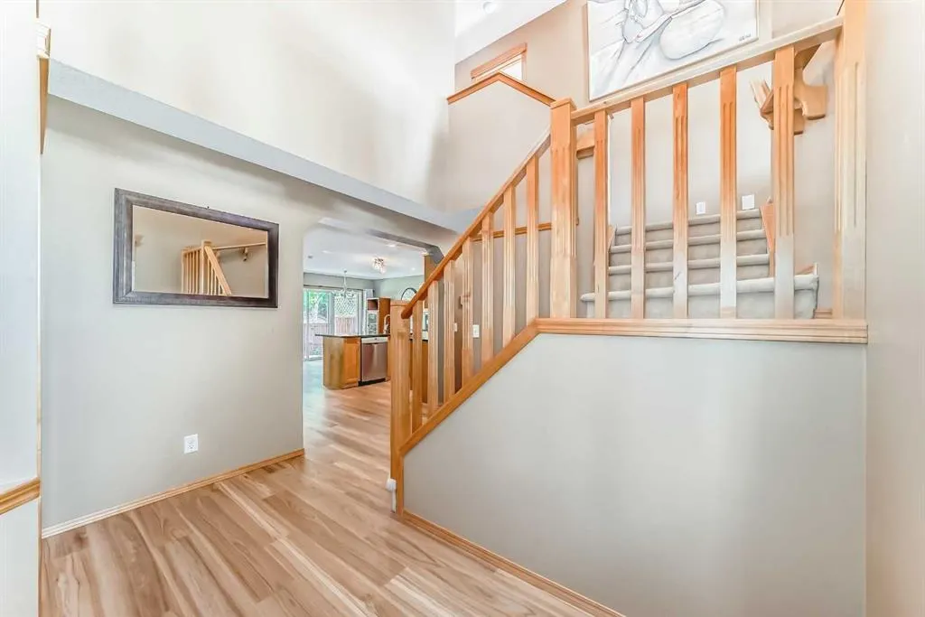 176 Cranwell Crescent SE